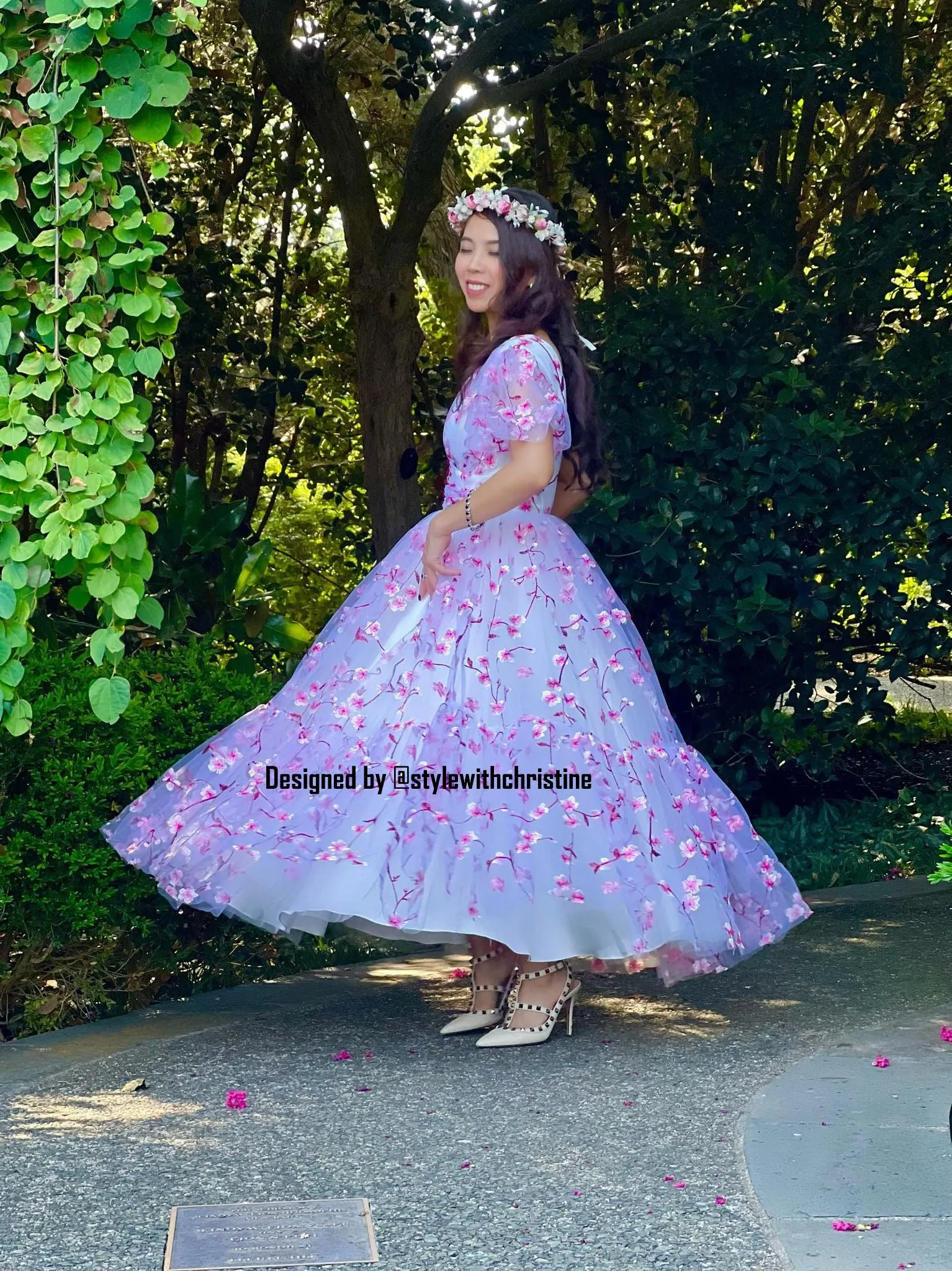Bella gown in mesh embroidered flowers