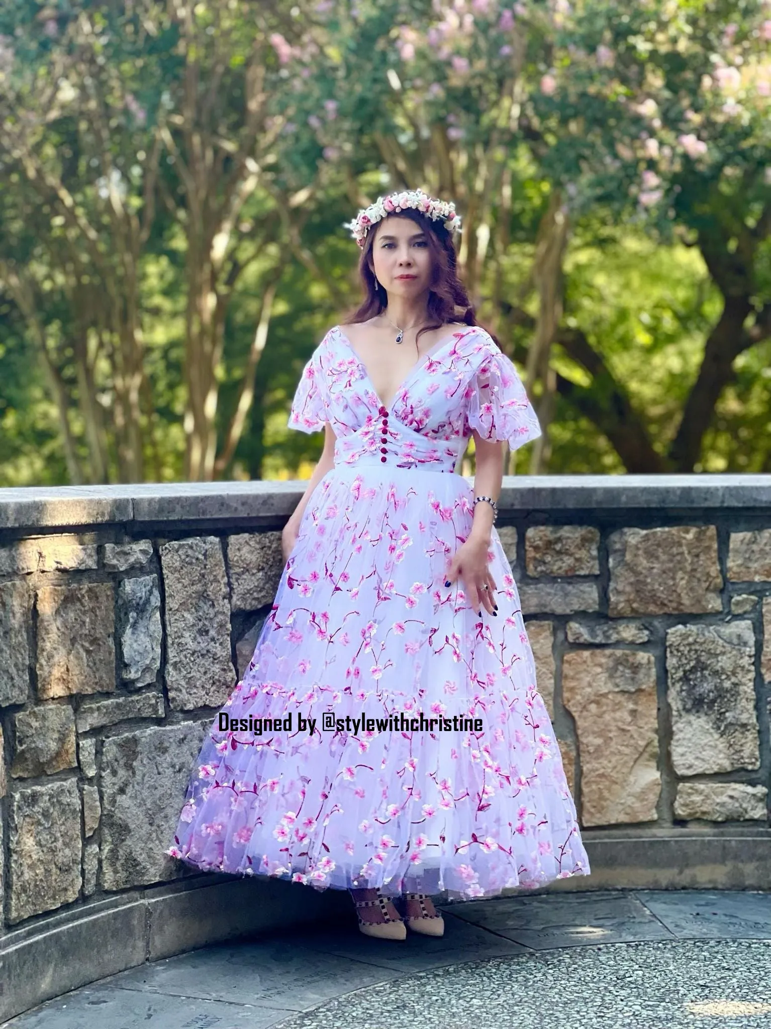 Bella gown in mesh embroidered flowers