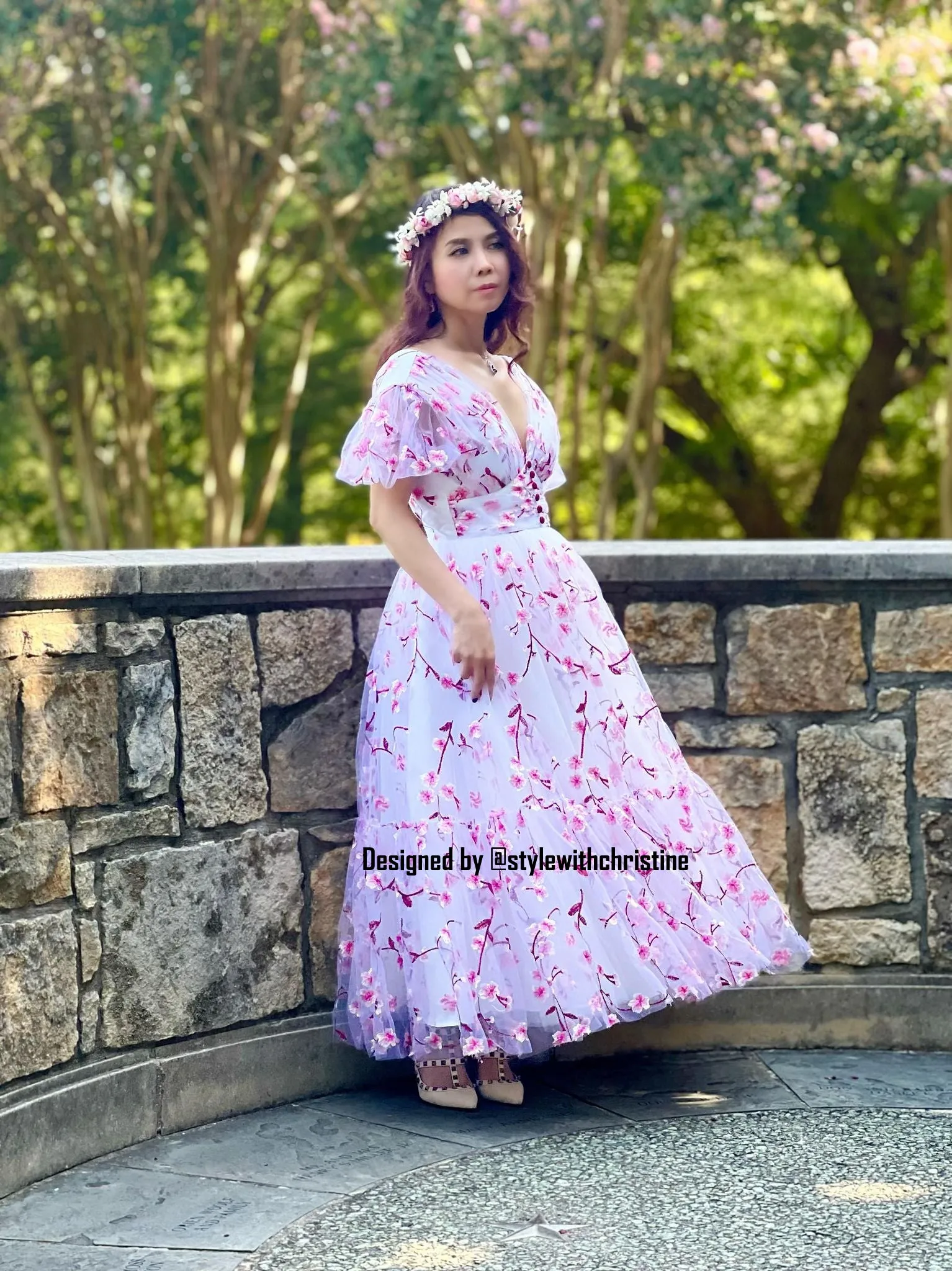 Bella gown in mesh embroidered flowers