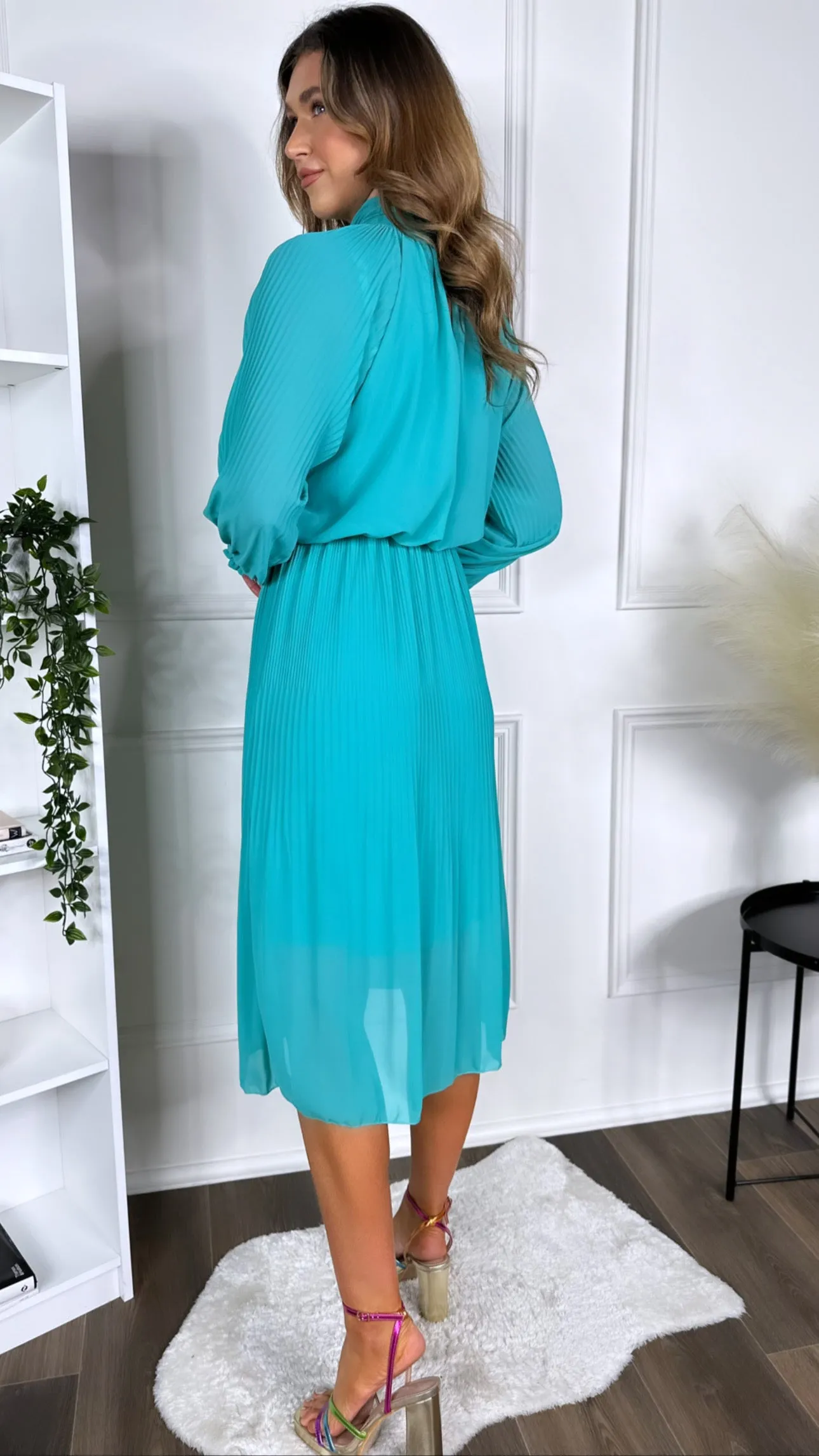 Elin Light Green High Neck Pleated Skirt Midi Dress