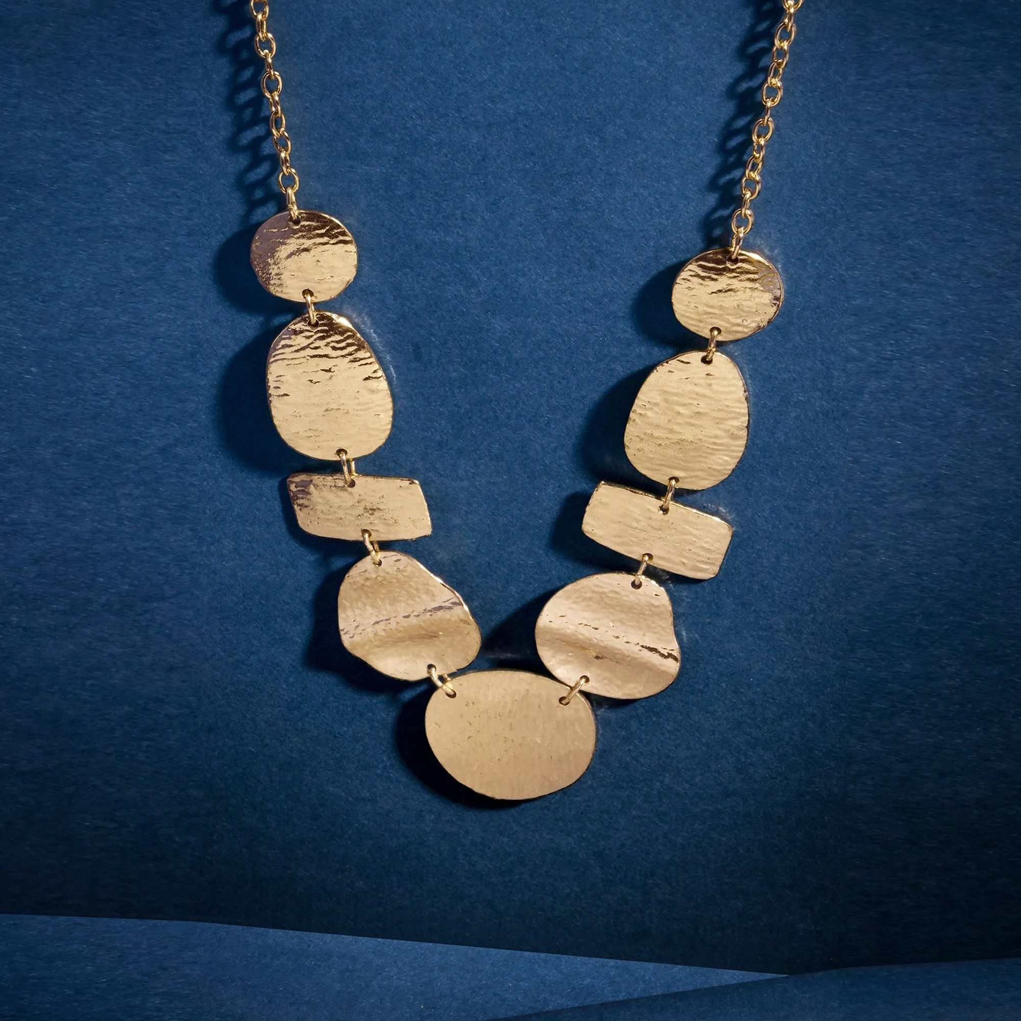 Gold Hammered Link Pendant Collar Necklace