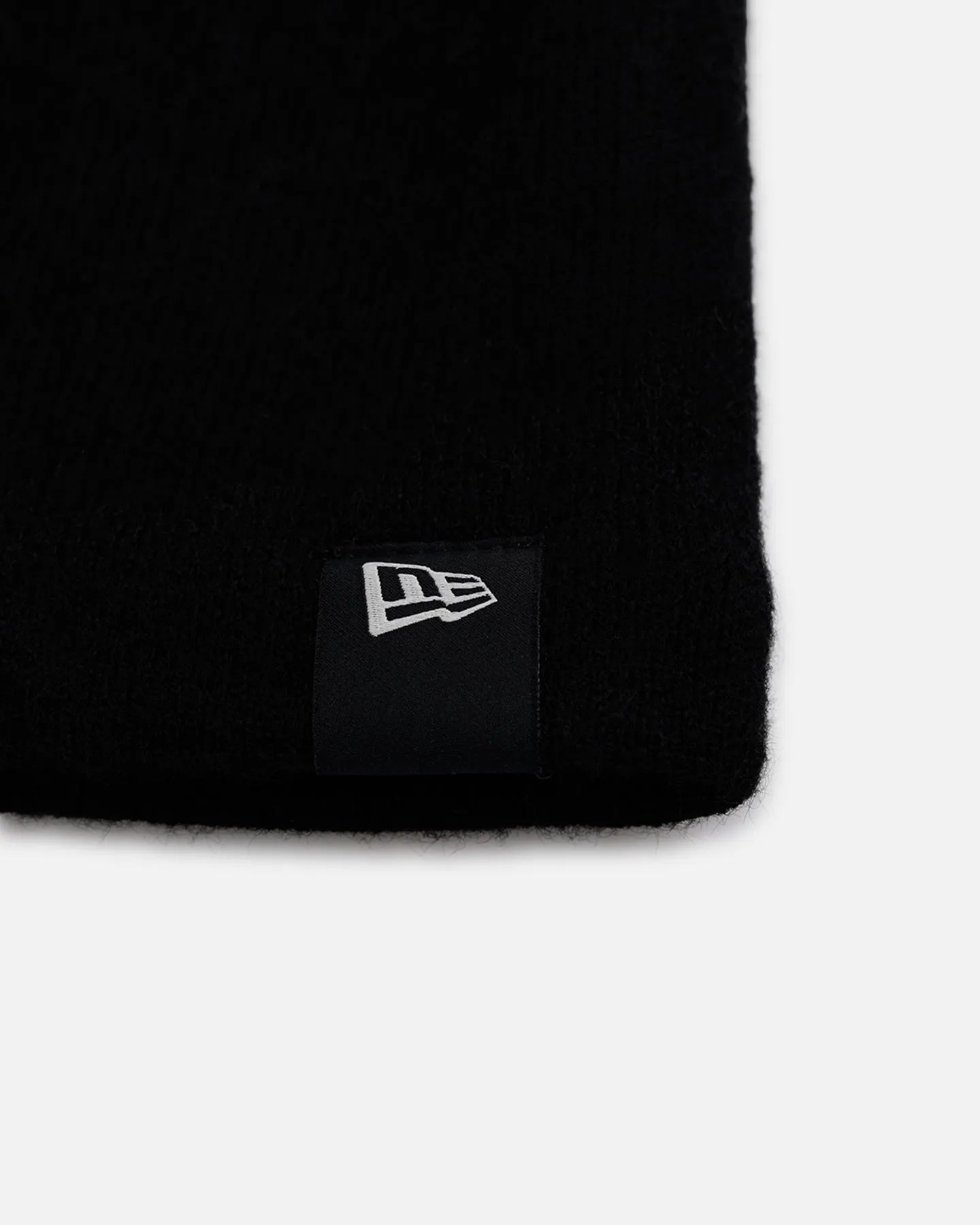 New Era New York Yankees Mega Logo Beanie Black