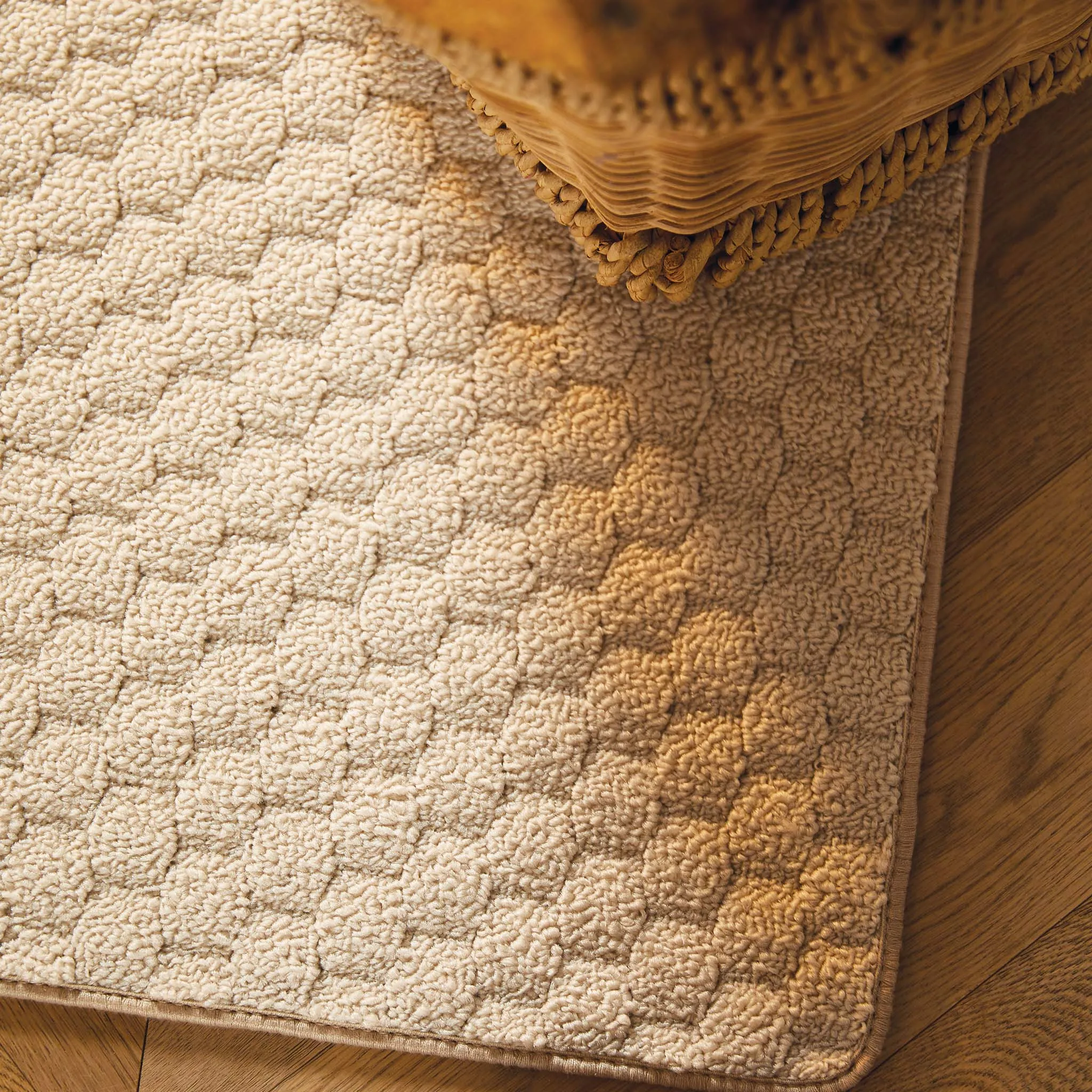 Sculptured Washable Honeycomb Rug Ivory