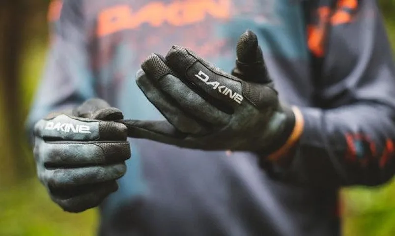 Thrillium Glove