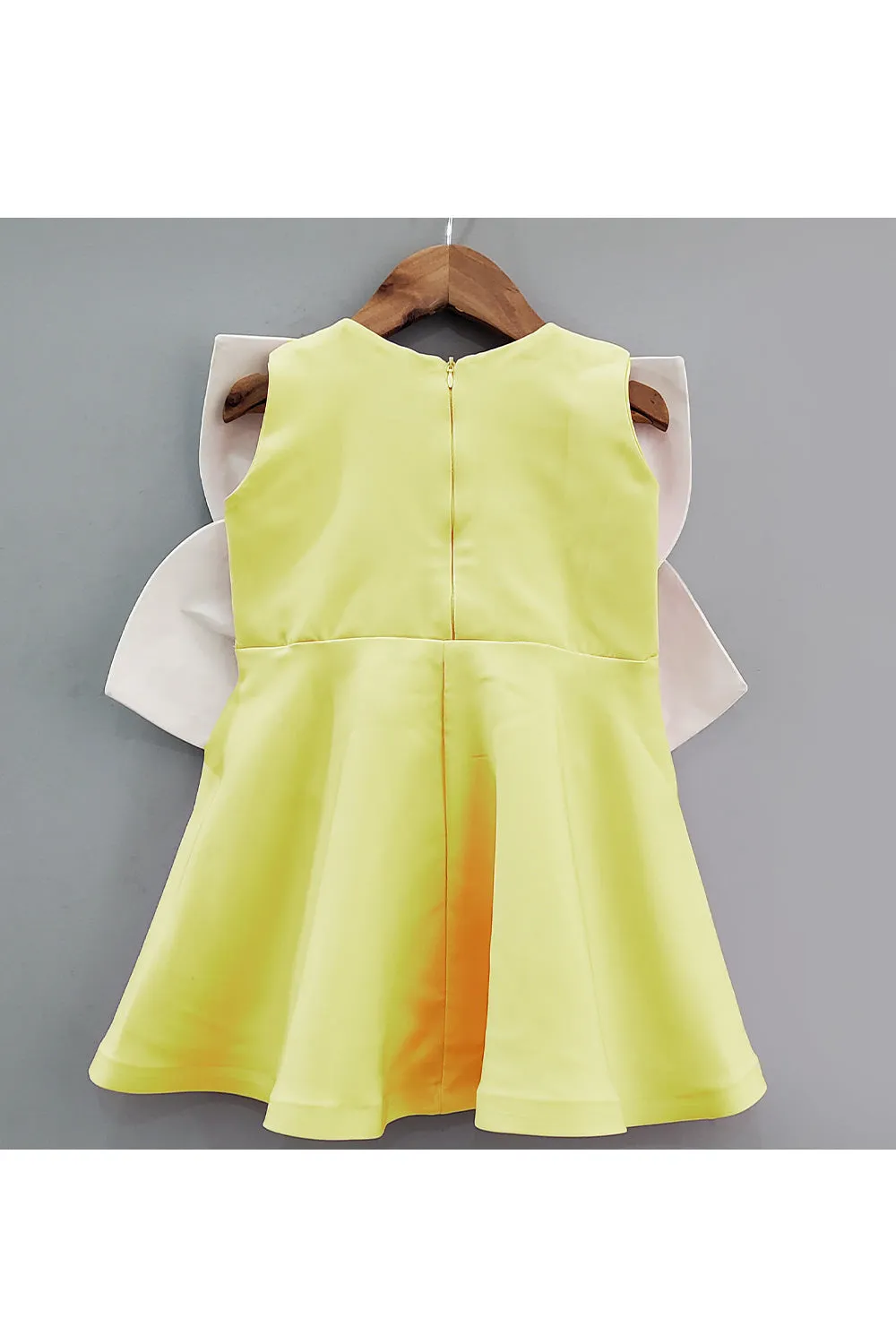 White Stylish Flower Embellished Sleeveless Dress