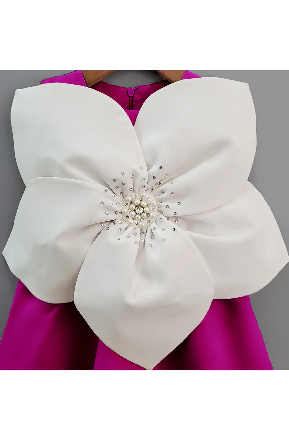 White Stylish Flower Embellished Sleeveless Dress